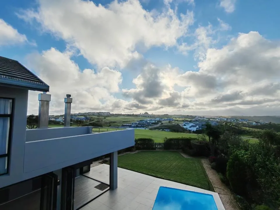 4 Bedroom House for sale in Oubaai