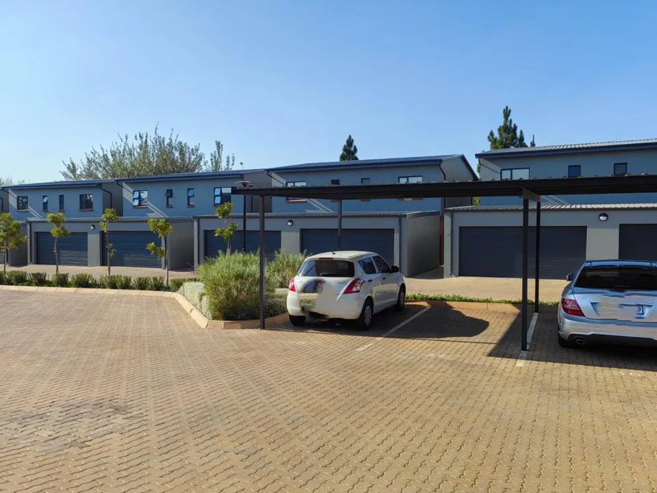 3 Bedroom Townhouse to rent in Olympus AH