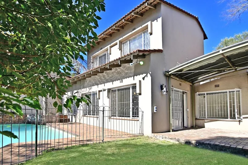 3 Bedroom Townhouse to rent in Bryanston