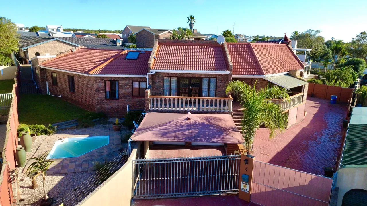 6 Bedroom House for sale in Heiderand