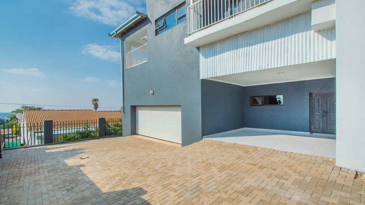 3 Bedroom Townhouse to rent in Constantia Kloof