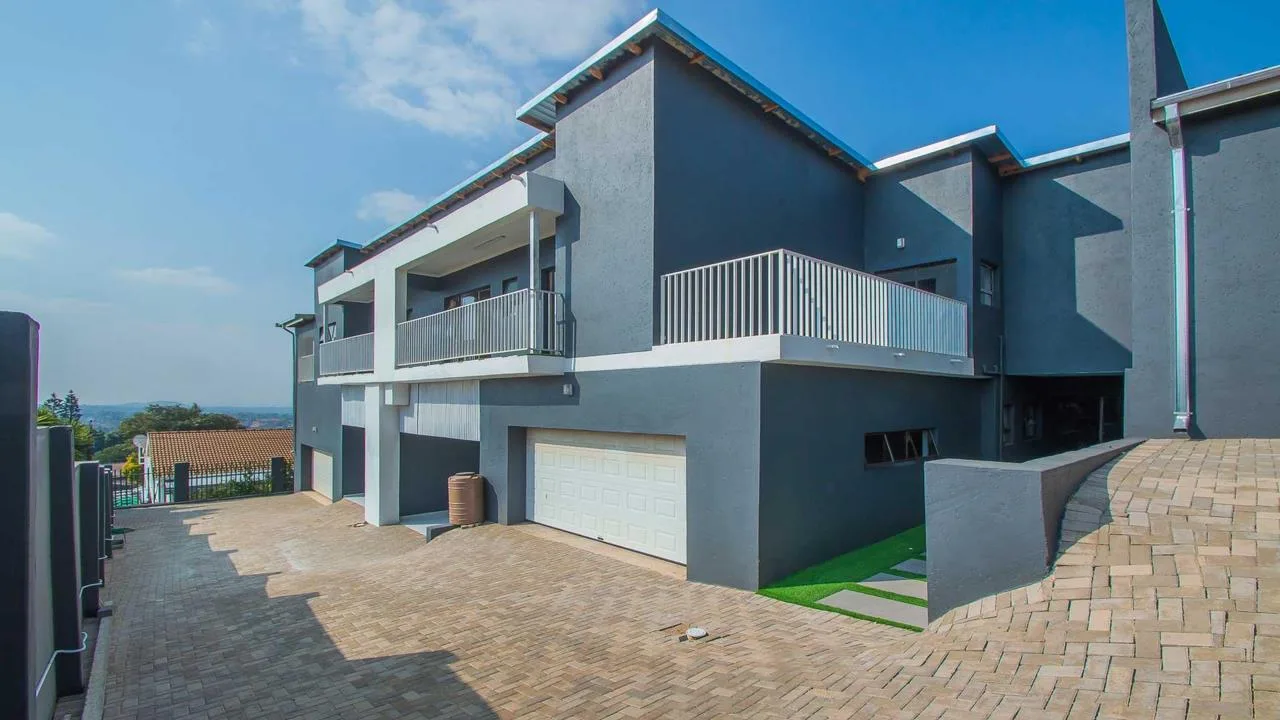 3 Bedroom Townhouse to rent in Constantia Kloof