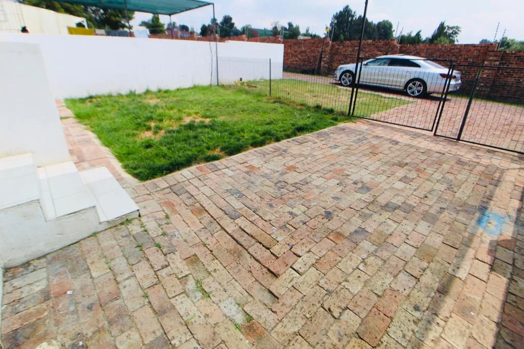 2 Bedroom House to rent in President Park