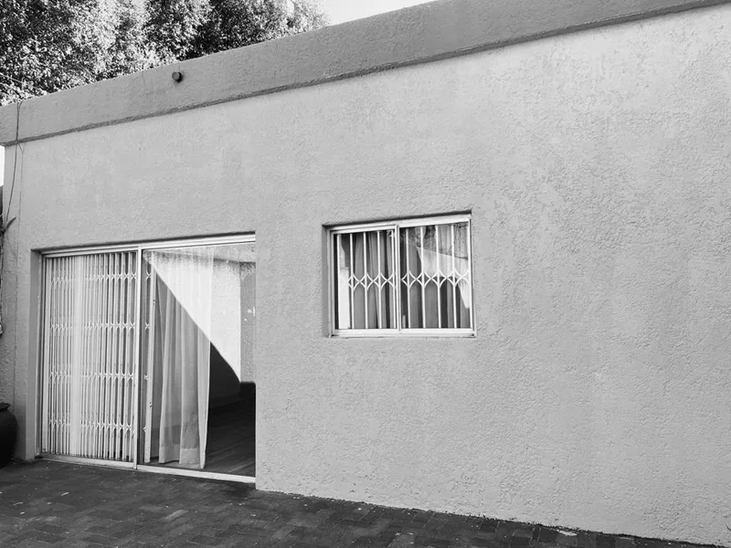 1 Bedroom House to rent in Houghton Estate