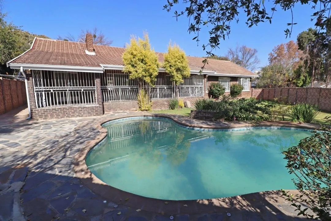 4 Bedroom House to rent in Bryanston West