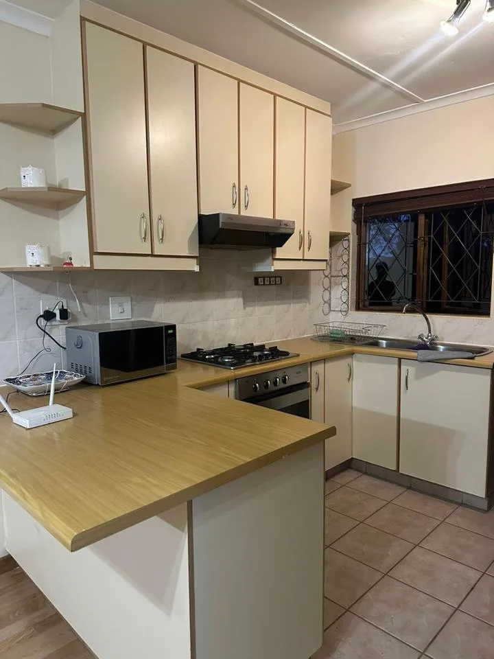 Apartment / flat to rent in Manors