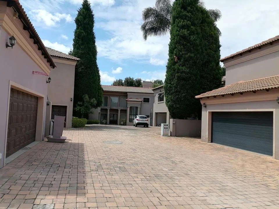 Townhouse to rent in Sandown