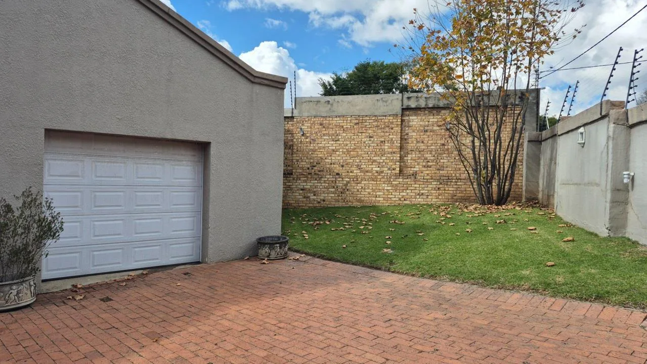 1 Bedroom House to rent in Bryanston