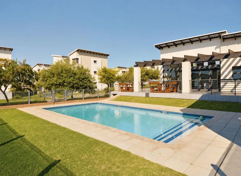 2 Bedroom Apartment / flat to rent in Fourways