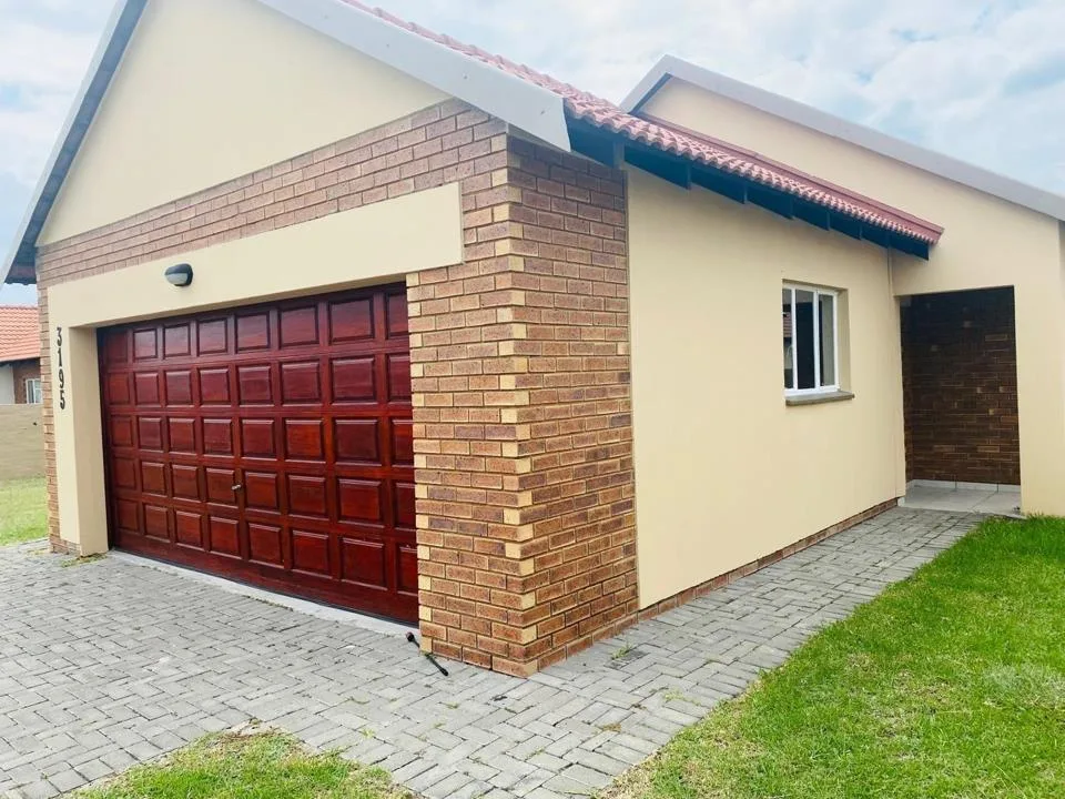3 Bedroom House for sale in Waterkloof AH
