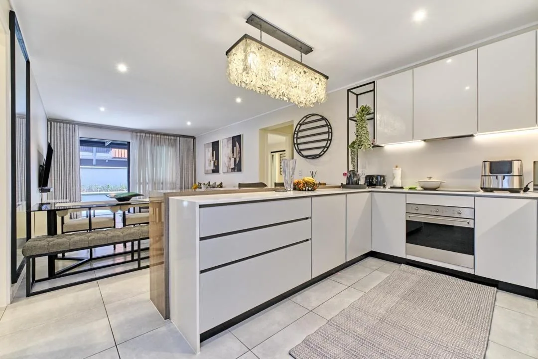 3 Bedroom Apartment / flat to rent in Hyde Park