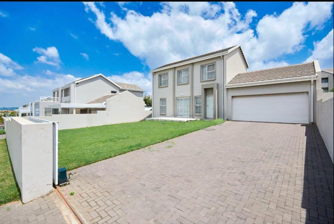 3 Bedroom Townhouse to rent in Blue Hills