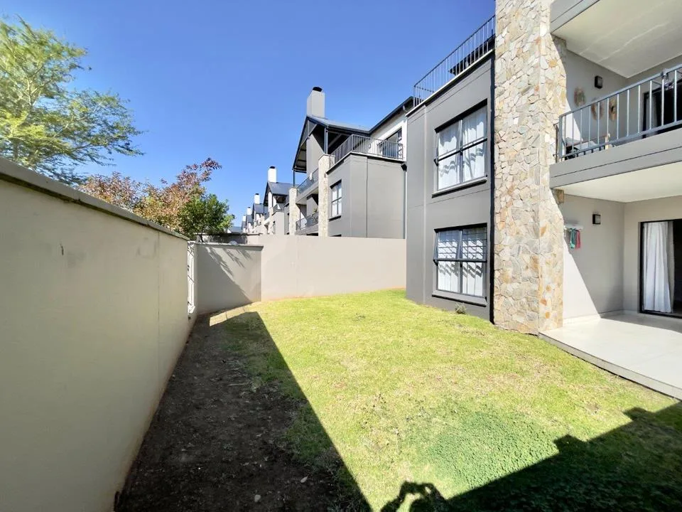 3 Bedroom Apartment / flat to rent in The Polofields