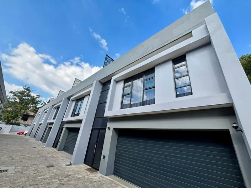 3 Bedroom Townhouse to rent in Illovo