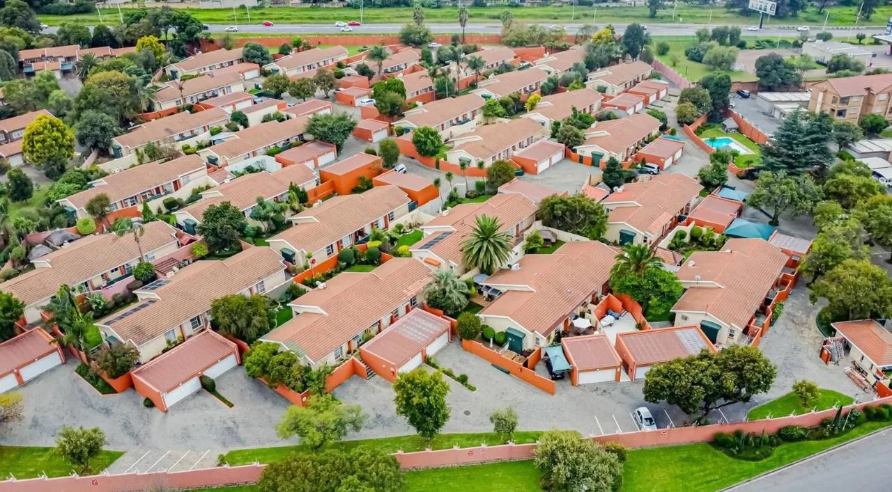 3 Bedroom Townhouse to rent in Northwold