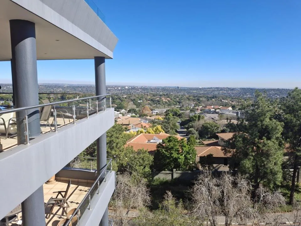 3 Bedroom Apartment / flat to rent in Morningside