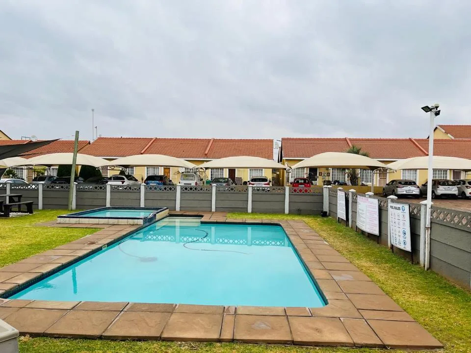 2 Bedroom Townhouse to rent in Kookrus