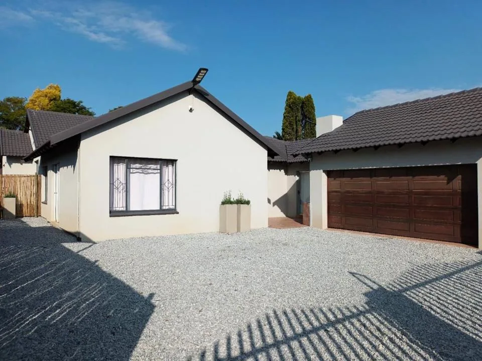 3 Bedroom House to rent in The Reeds