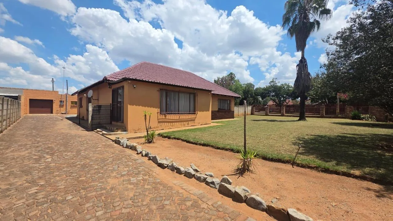 3 Bedroom House for sale in Stilfontein