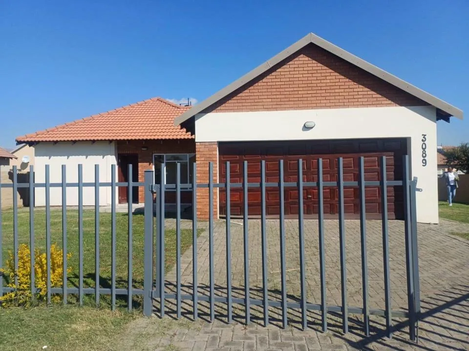 3 Bedroom House for sale in Waterkloof