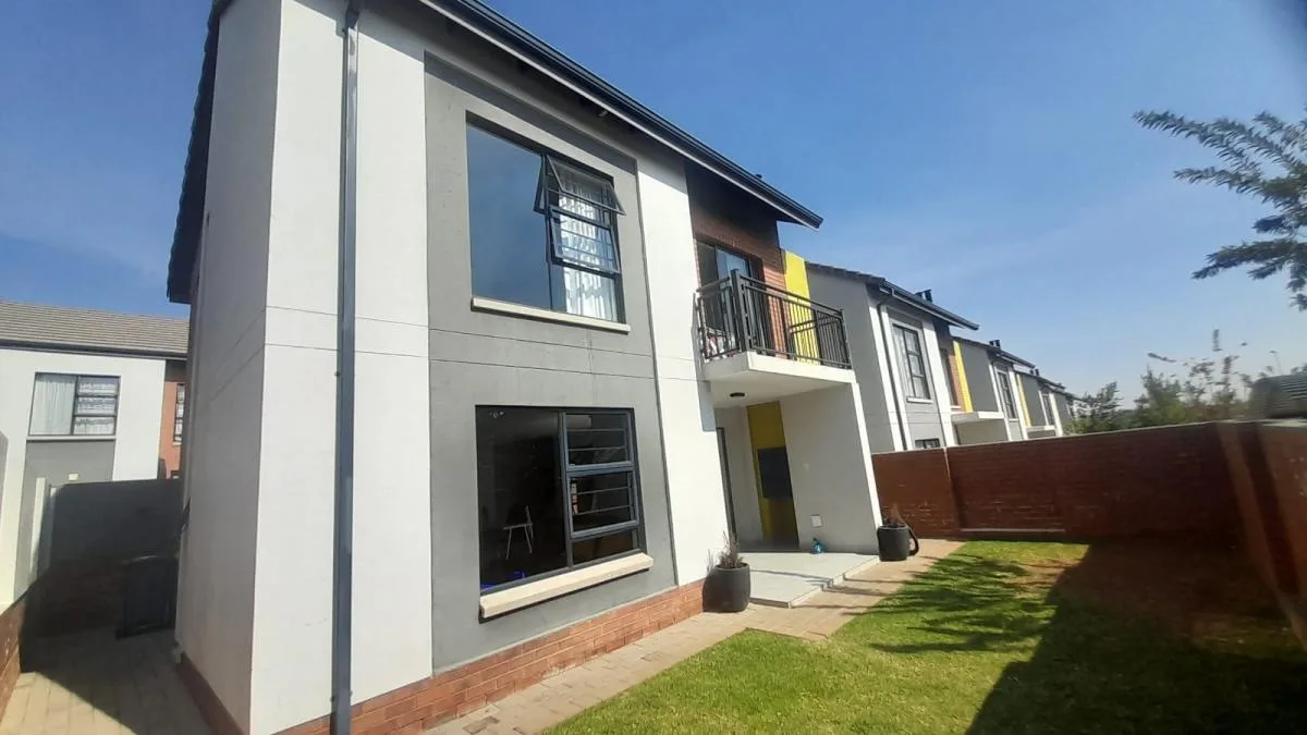 3 Bedroom Townhouse to rent in Rooihuiskraal North