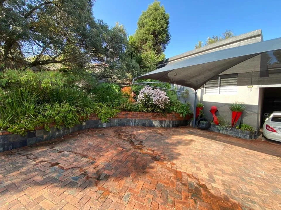 2 Bedroom Apartment / flat to rent in Bryanston