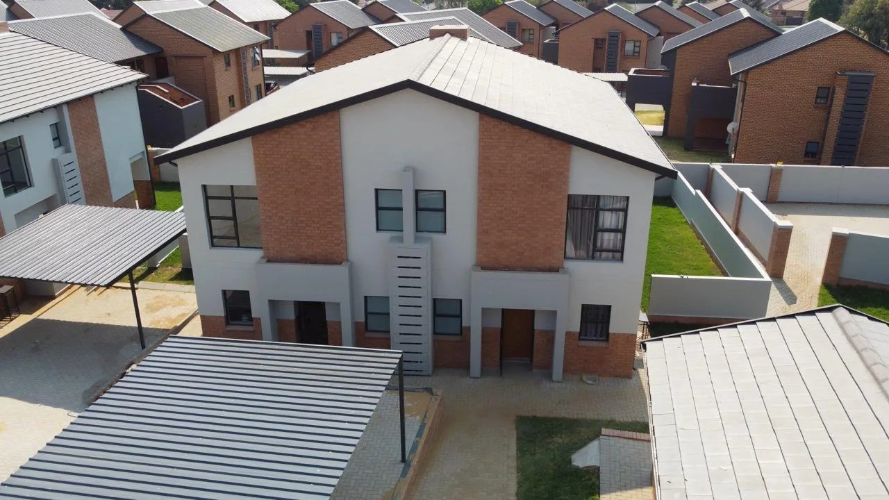 2 Bedroom Townhouse to rent in Alberante
