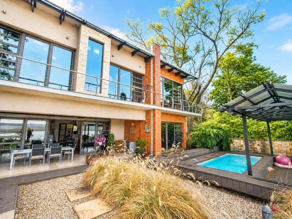 4 Bedroom House for sale in Kosmos