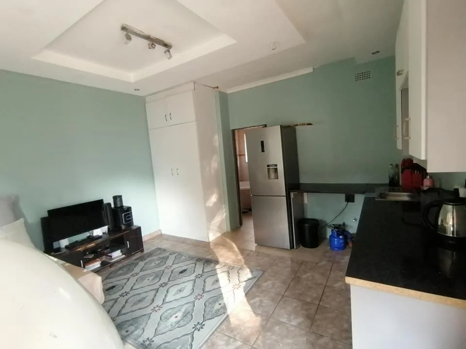 House to rent in Lombardy East