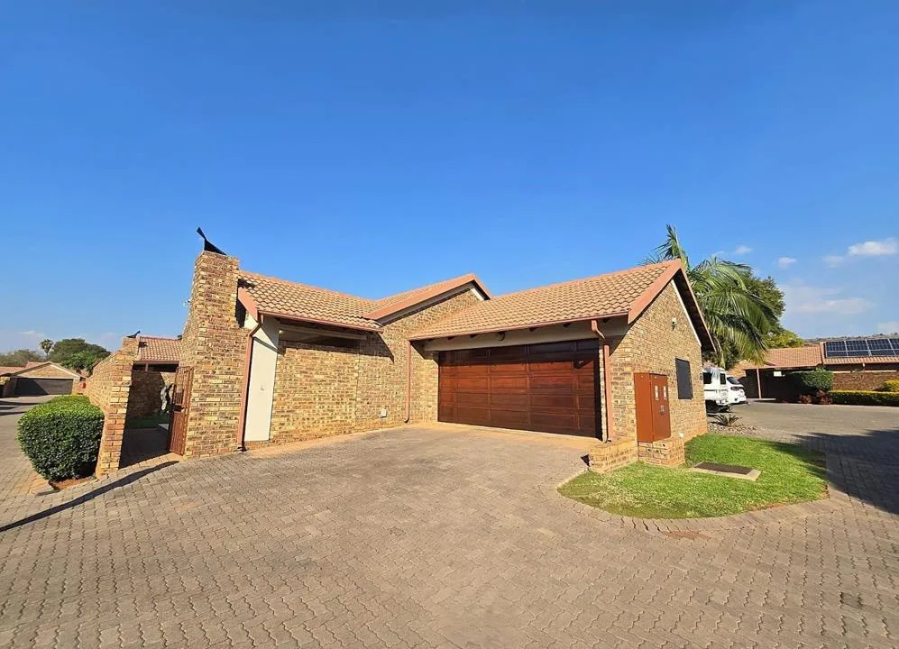 3 Bedroom Townhouse to rent in Sinoville