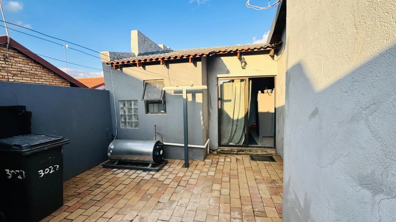 1 Bedroom Apartment / flat to rent in Clayville Industria