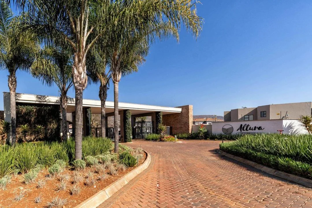 4 Bedroom Townhouse to rent in Ruimsig Country Estate