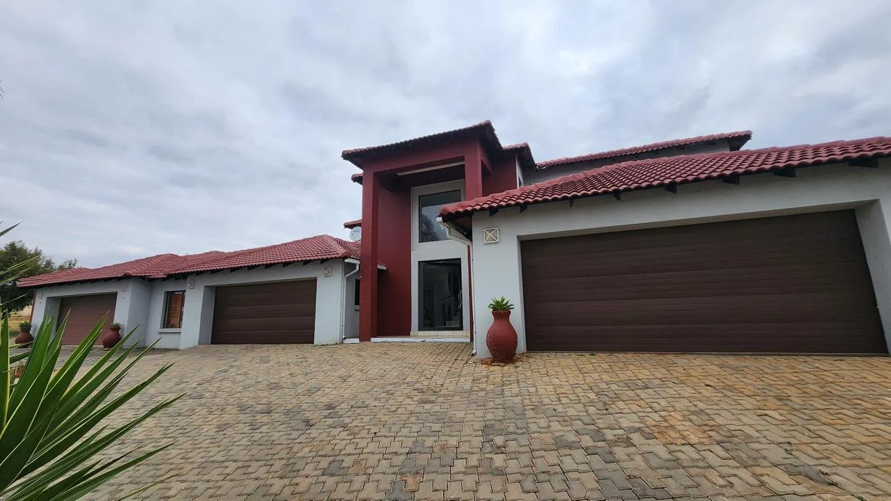 5 Bedroom House to rent in Mooikloof Glen