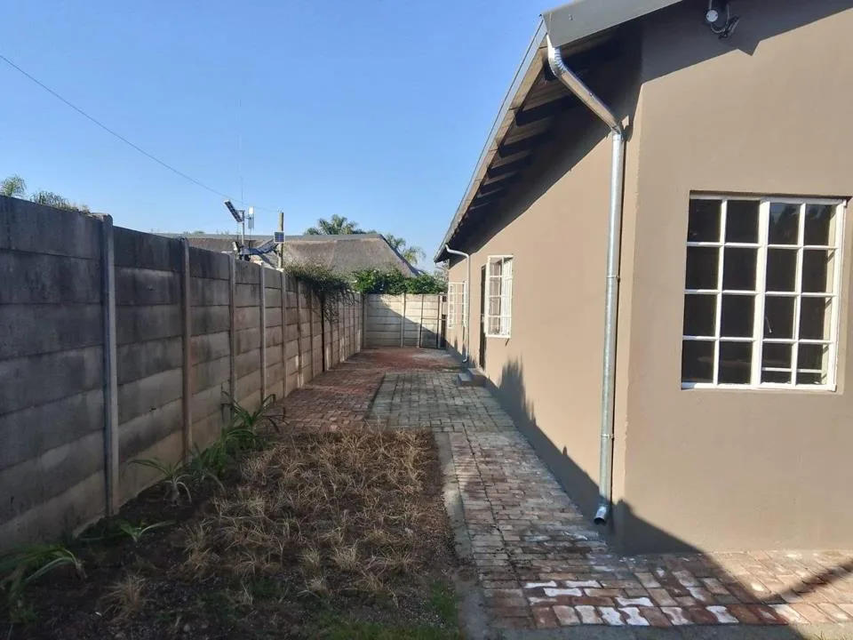 3 Bedroom House to rent in Benoni Small Farms
