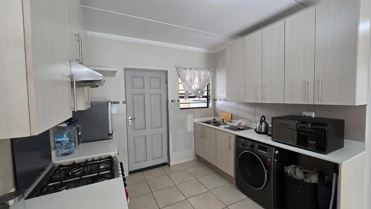 2 Bedroom Apartment / flat to rent in Fourways