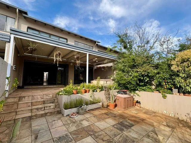 3 Bedroom Townhouse to rent in Waterkloof