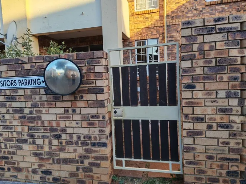 2 Bedroom Townhouse to rent in Olympus AH
