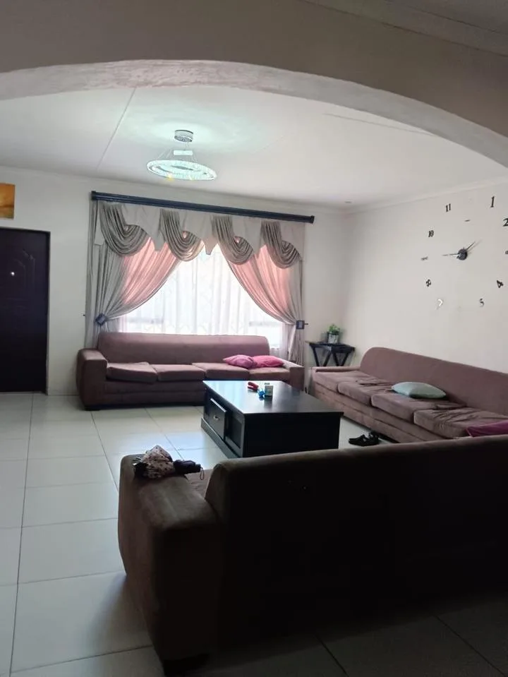 6 Bedroom House for sale in Flamwood
