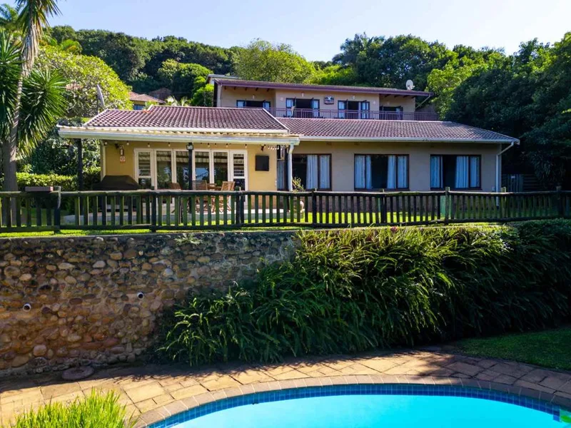 8 Bedroom House to rent in La Lucia