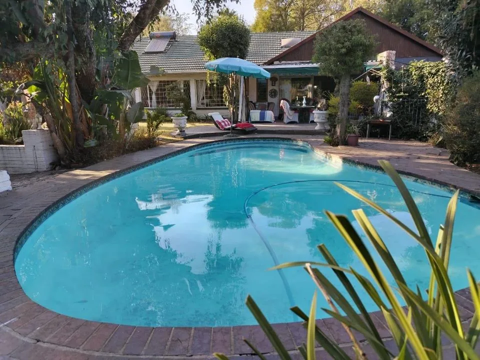 4 Bedroom House to rent in Kew