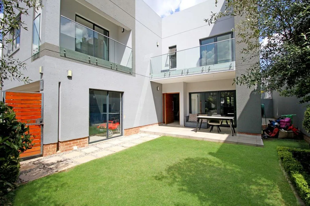 4 Bedroom Townhouse to rent in Bryanston