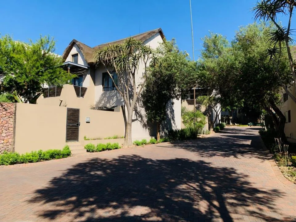 2 Bedroom Apartment / flat to rent in Fourways