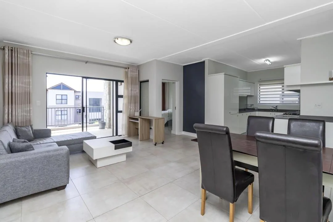 3 Bedroom Apartment / flat to rent in The Polofields