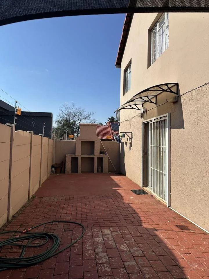 2 Bedroom Apartment / flat to rent in Helderkruin