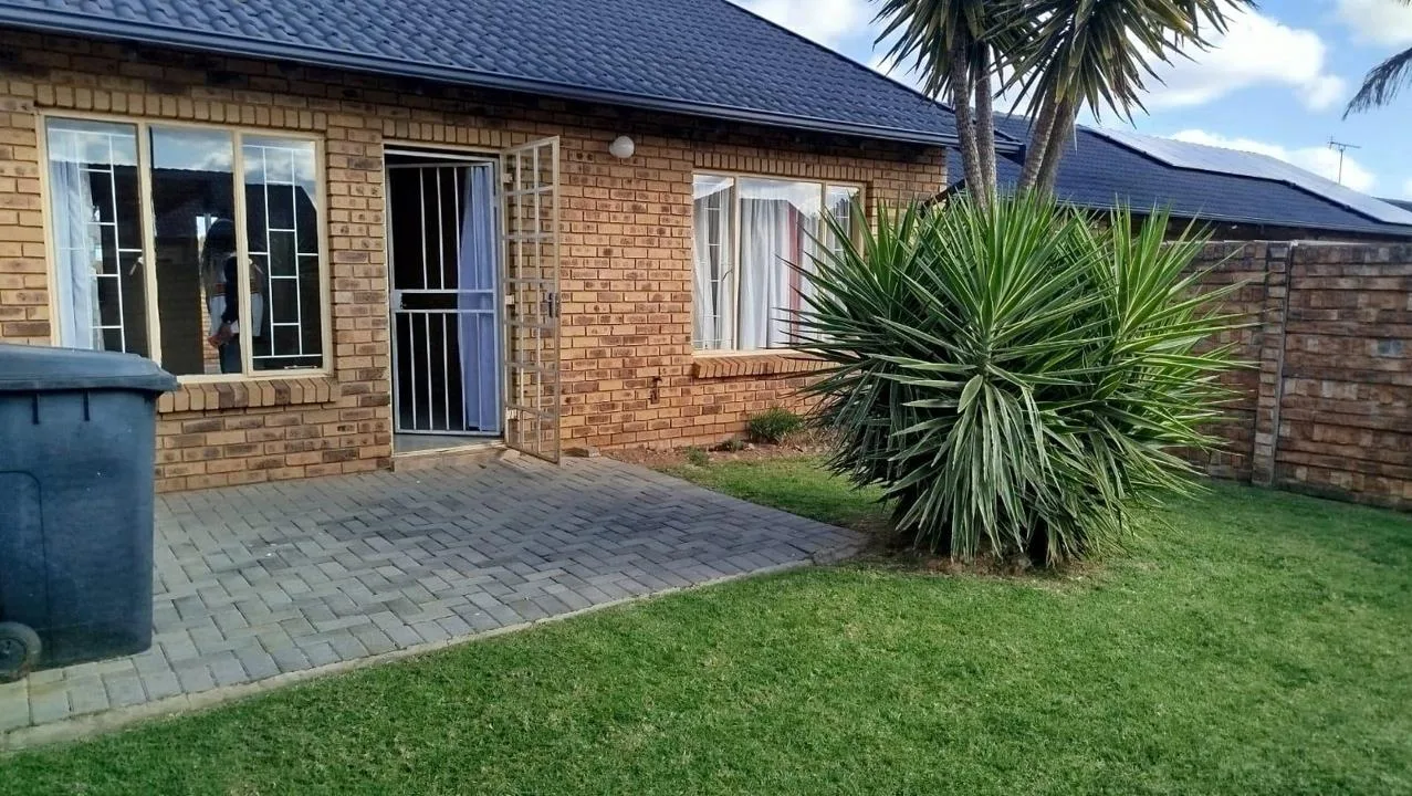 2 Bedroom Townhouse to rent in Rietvalleirand