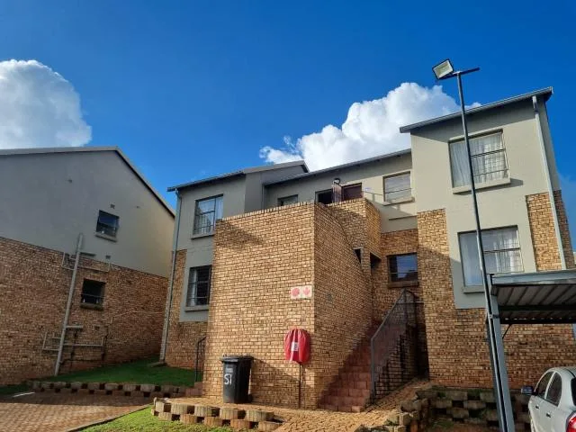 2 Bedroom Apartment / flat to rent in Noordheuwel