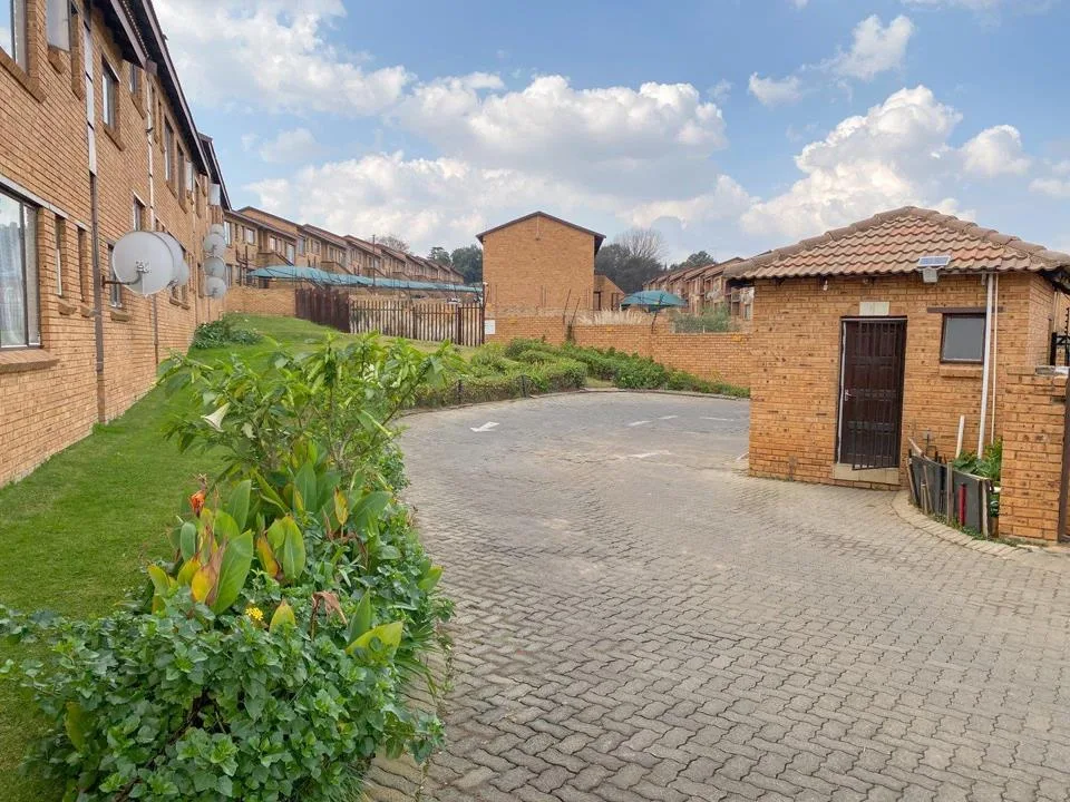 2 Bedroom Apartment / flat to rent in Meredale