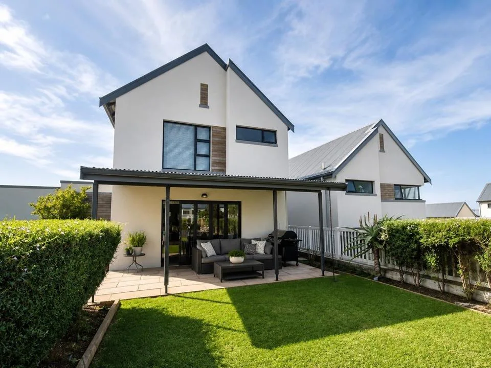 3 Bedroom House to rent in Emberton Estate
