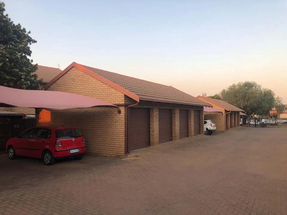3 Bedroom Apartment / flat to rent in Pierre Van Ryneveld