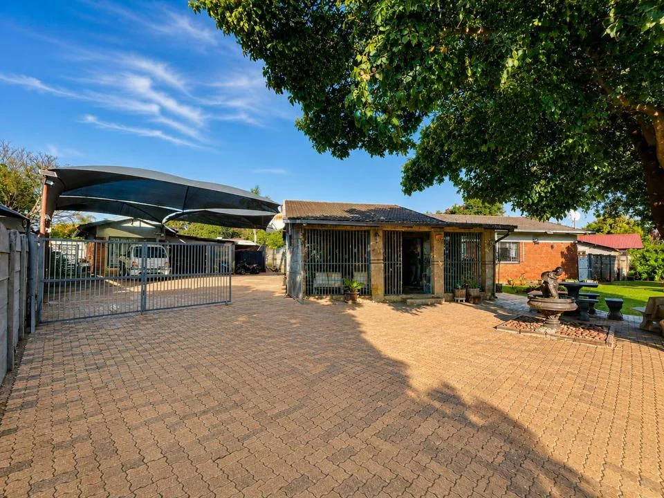 3 Bedroom House for sale in Mooinooi